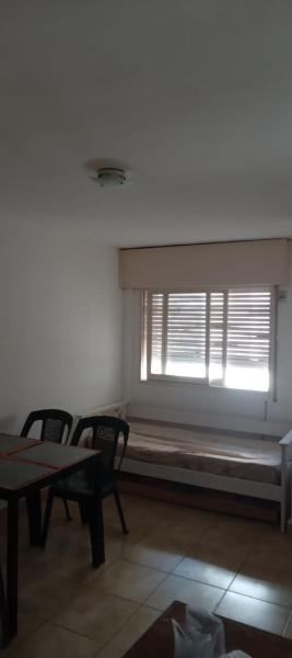 Comodo depto de 1d, Alberdi cerca del centro